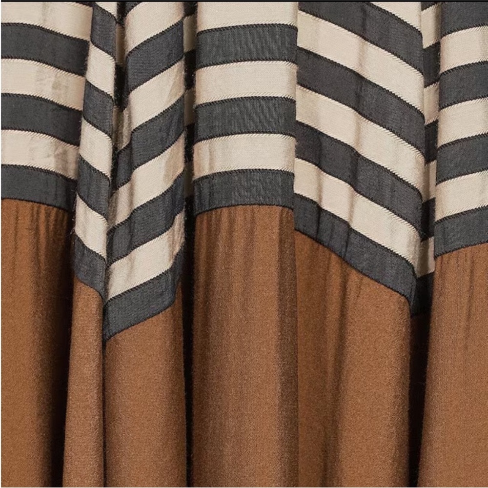 Antonio Melani
Ashley Stripe Luxe Voile V-Neckline
Sleeveless A-Line Maxi Dress - Picture 3 of 3